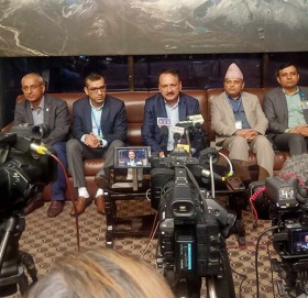 स्वदेश फर्किए अर्थमन्त्री डा. महत