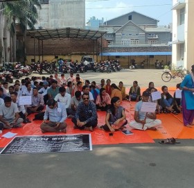 स्थानीय तहका कर्मचारी काम रोकेर आन्दोलनमा, सेवा प्रभावित