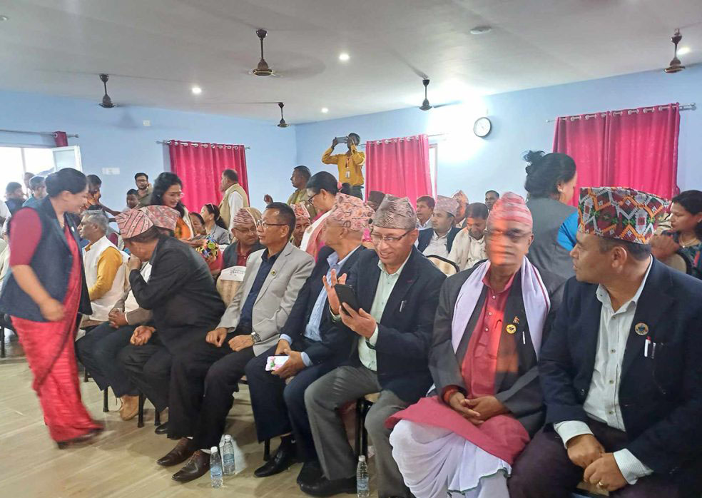 कार्कीलाई समर्थन गरेका ४७ सांसद पुगे प्रदेश प्रमुखको कार्यालय