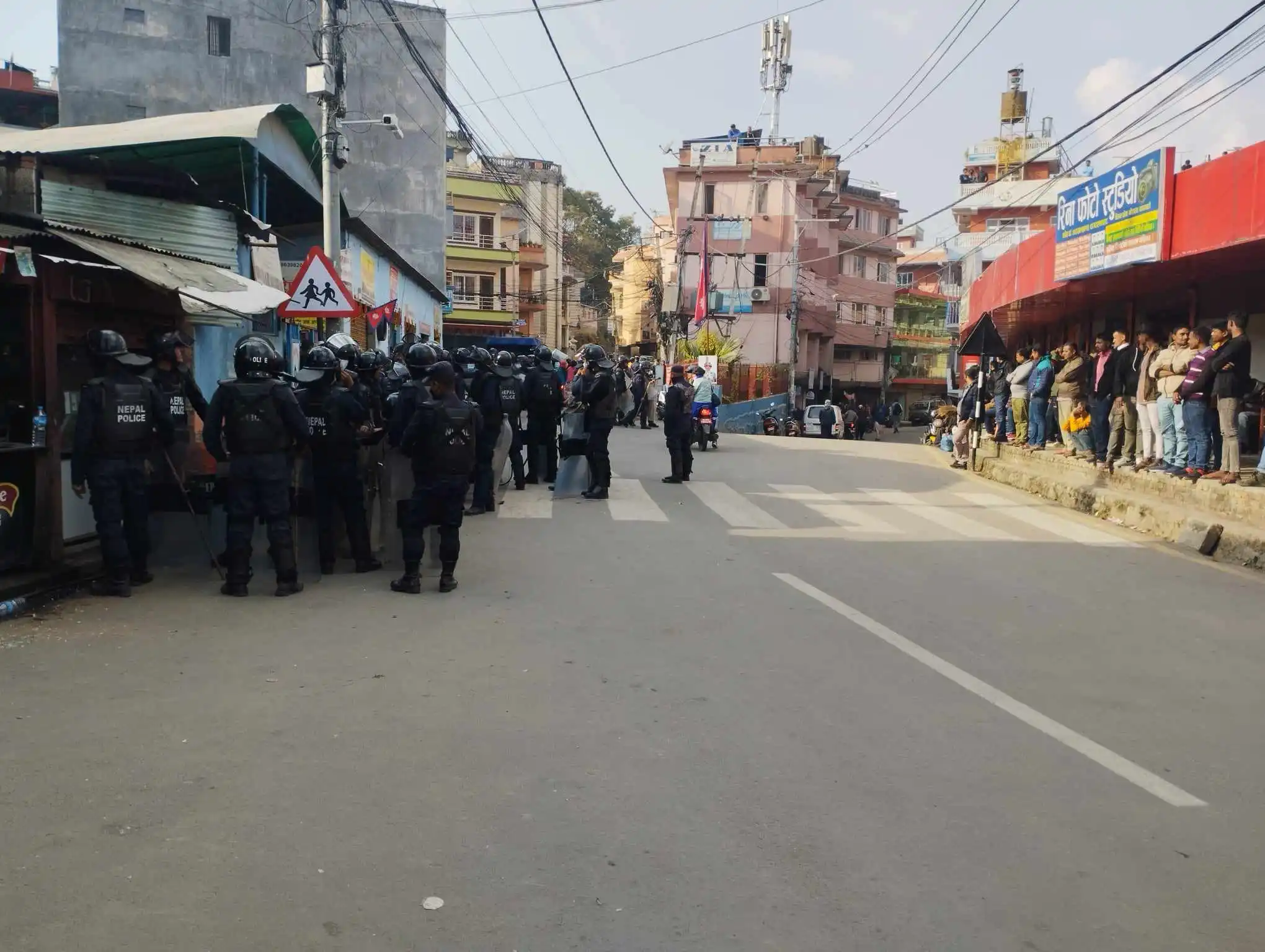 दुर्गा प्रसाईंका ५० भन्दा बढी समर्थक पक्राउ