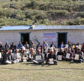 बाजुराका भूमिहीनलाई निस्सा वितरण