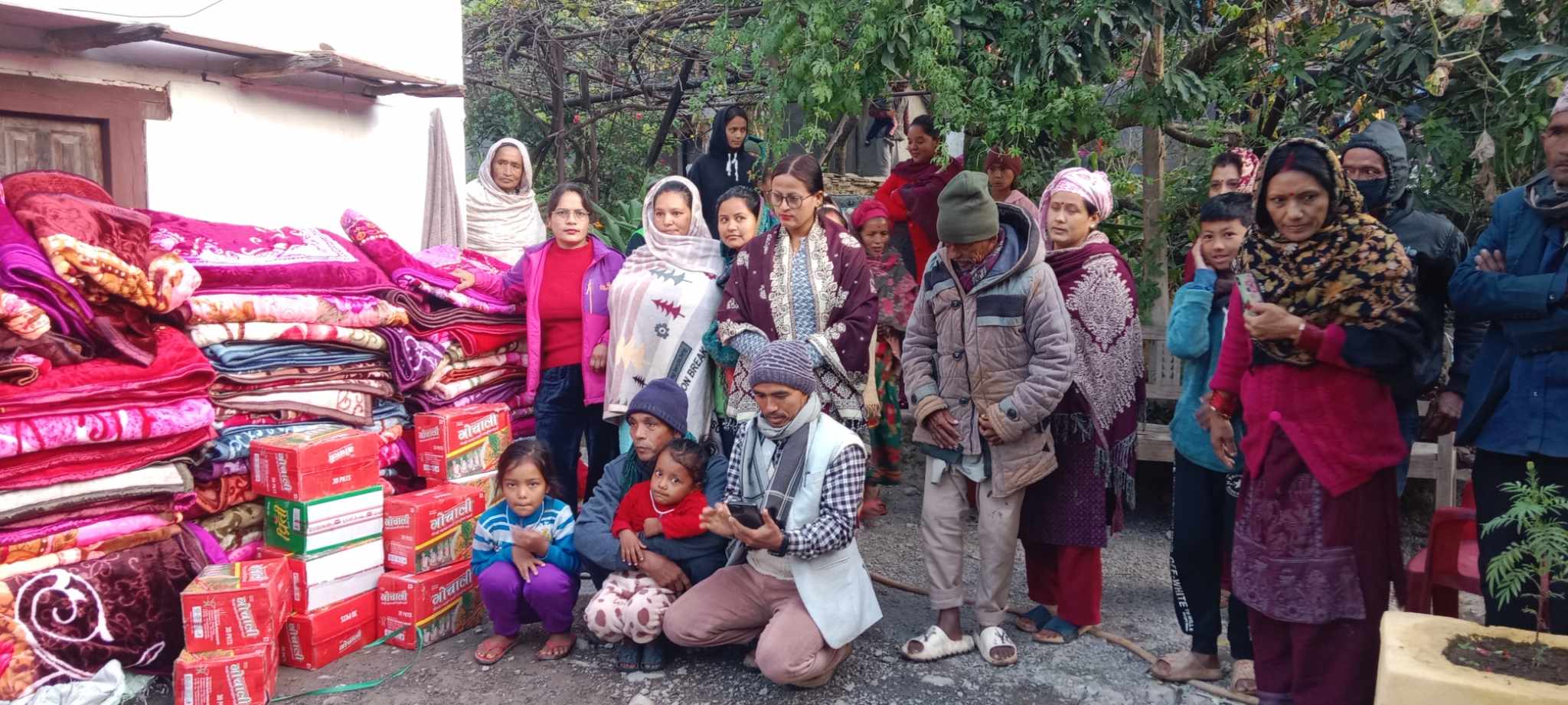 जाजरकोटका भुकम्प पिडितलाइ चादनी ऐरको नेतृत्वमा सहयोग