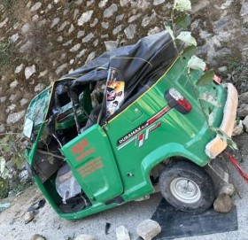 बाजुराकाे सदरमुकाम मार्तडीमा अटो दुर्घटना, ५ जना घाइते