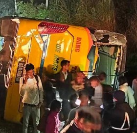 रुपन्देहीमा बस दुर्घटना हुँदा २० जना घाइते