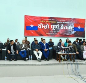 ओलीको टिप्पणी : चेतना नभएका मुर्खहरुले मात्र राजतन्त्र मान्छन्