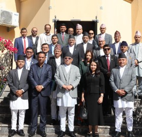 कोप २८ सम्मेलनका लागि युएई पुगेका प्रधानमन्त्रीले गरे नेपाली दूतावासको निरीक्षण
