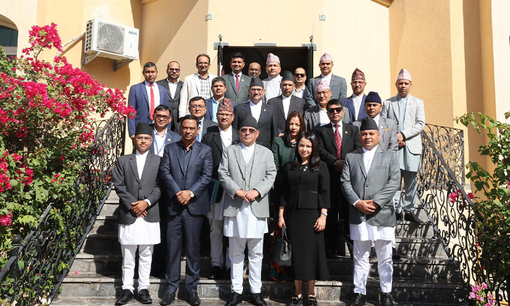 कोप २८ सम्मेलनका लागि युएई पुगेका प्रधानमन्त्रीले गरे नेपाली दूतावासको निरीक्षण