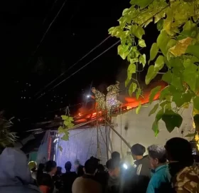 लक्ष्मीपूजाका लागि बालिएको दियोबाट आगलागी