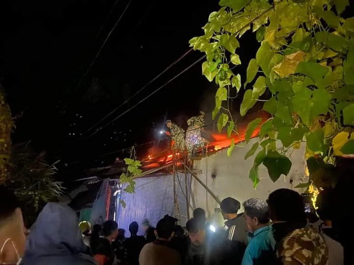 लक्ष्मीपूजाका लागि बालिएको दियोबाट आगलागी