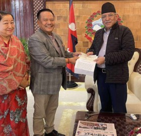 भाटभटेनी सुपरमार्केटले भूकम्प पीडितलाई दियो एक करोड बढी रकम