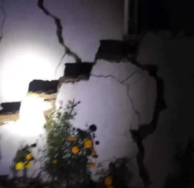 १६ जना स्वास्थ्यकर्मीको टोलीसहित प्रधानमन्त्री प्रचण्ड भूकम्प प्रभावित क्षेत्रतर्फ लागे