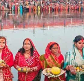 उदाउँदो सूर्यलाई अर्घ्य दिएपछि सकियो छठ पर्व