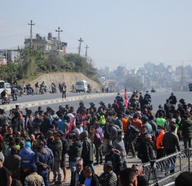 बल्खुमा दुर्गा प्रसाईं र युवा संघका कार्यकर्ताबीच झडप