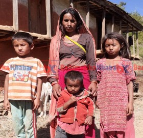 लाज मानेर ५ बर्षदेखी रोग पाल्दै अछामकी माखी साउँद