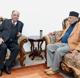 सिंहदरबारमा प्रधानमन्त्री प्रचण्ड र एमाले अध्यक्ष ओलीबिच भेटवार्ता