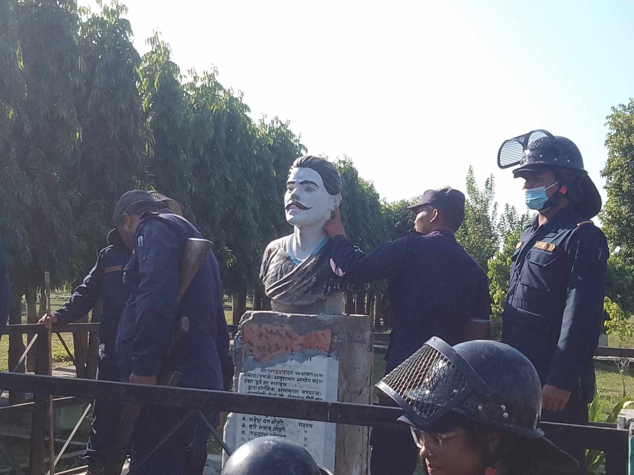 भीमदत्त पन्तको सालिक तोडफोड गर्ने १८ जनाविरुद्ध सार्वजनिक मुद्दा