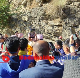 नेकपा एमाले बाजुराका नेता कार्यकर्ताद्वारा अध्यक्ष ओलीसहितकाे टिमलाई  स्वागत