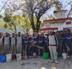 एनसीसीकाे छैटाैँ स्थापना दिवसकाे अवसरमा बडिमालिका मन्दिर सरसफाई