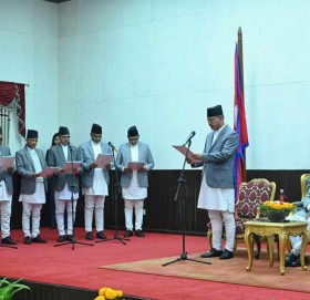 सर्वोच्च अदालतमा नियुक्त ६ न्यायाधीशले लिए शपथ