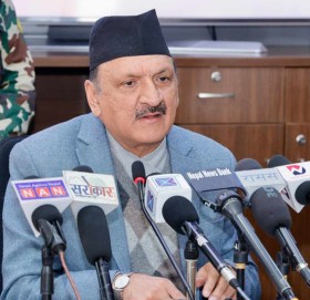 अर्थतन्त्र सुधारतर्फ अघि बढ्यो : अर्थमन्त्री महत