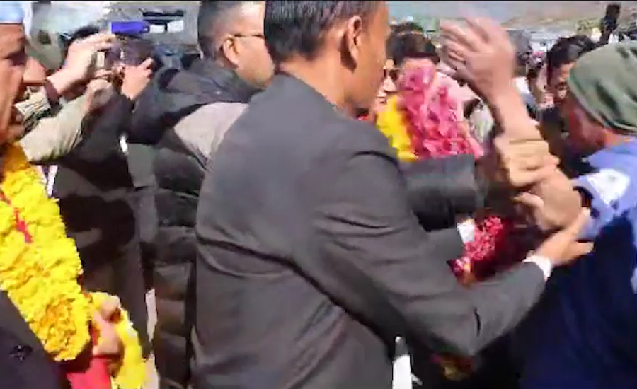 एमाले अध्यक्ष ओलीमाथि धनकुटामा हातपात