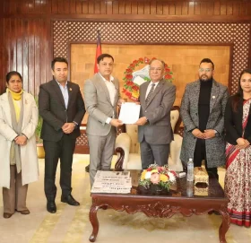 हवाइ क्षेत्रलाई कालोसूचीबाट हटाउन पहल गर्न प्रधानमन्त्रीलाई रास्वपाको ज्ञापनपत्र