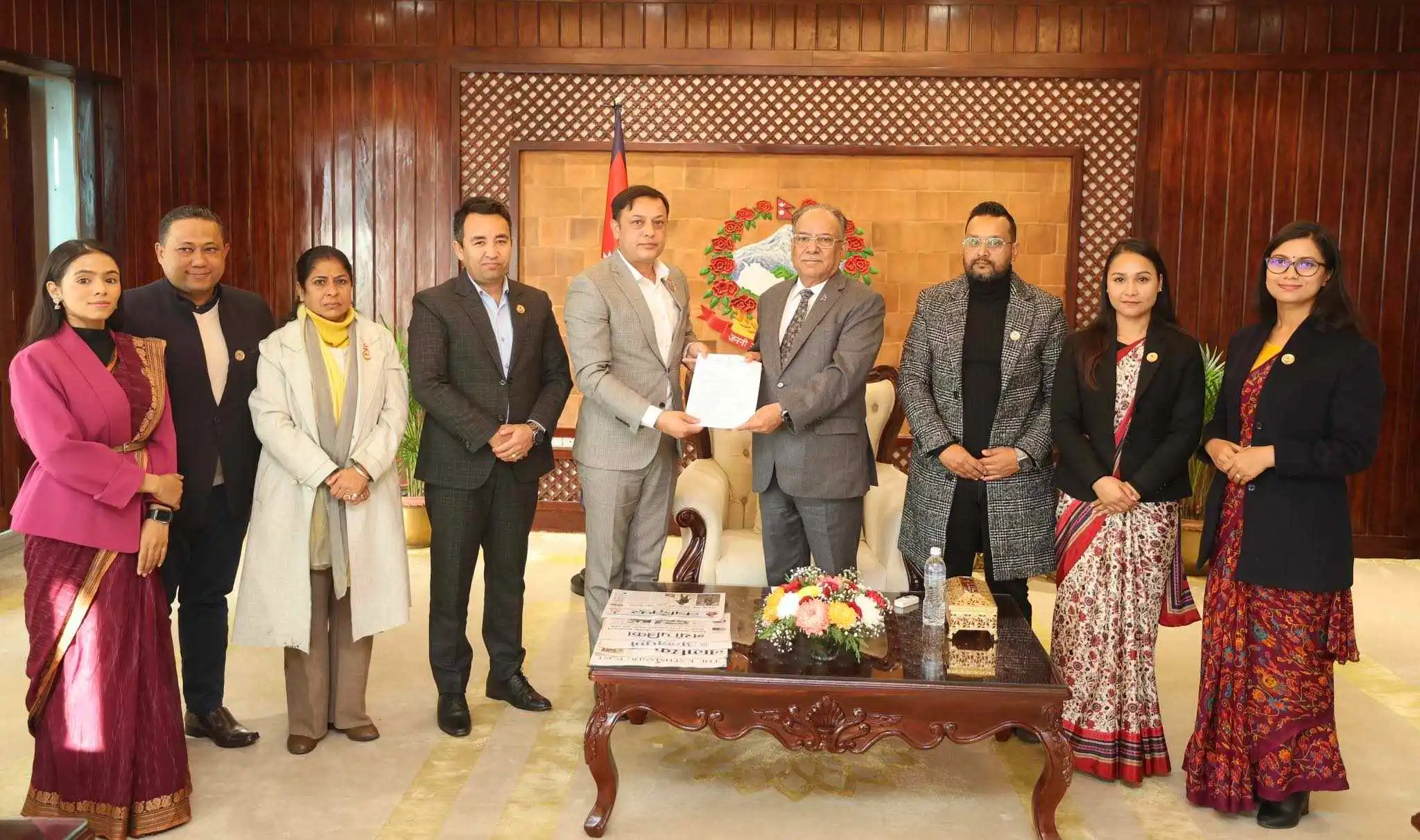 हवाइ क्षेत्रलाई कालोसूचीबाट हटाउन पहल गर्न प्रधानमन्त्रीलाई रास्वपाको ज्ञापनपत्र