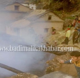 त्रिबेणी नगरपालिकामा  एक घरमा आगलागी