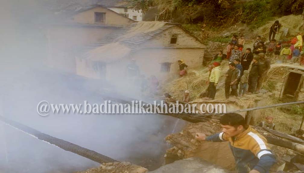 त्रिबेणी नगरपालिकामा  एक घरमा आगलागी