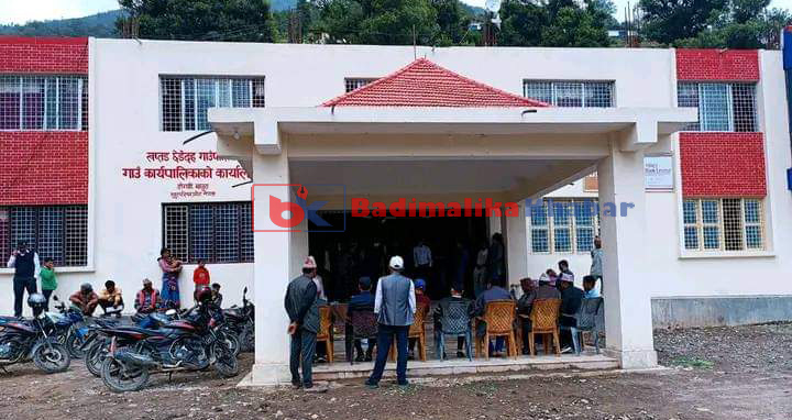 काठमाडौं महानगरले बाजुराको खप्तड छेडेदह गाउँपालिकालाई एम्बुलेन्स दिने