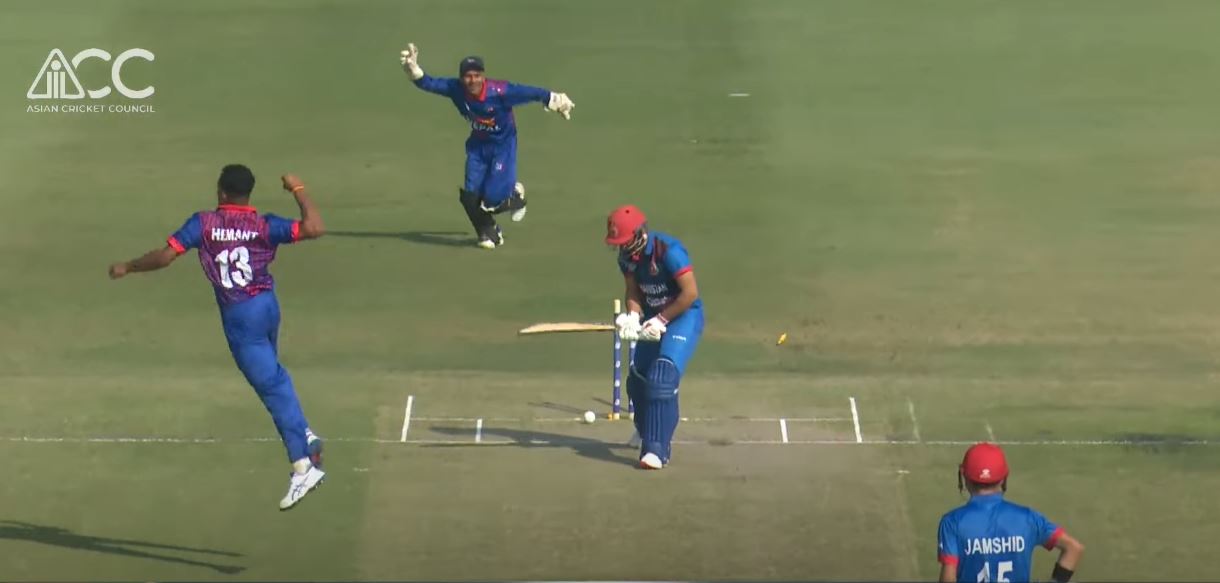 नेपाललाई तेस्रो सफलता, हेमन्त धामीले लिए लगातार दुई विकेट