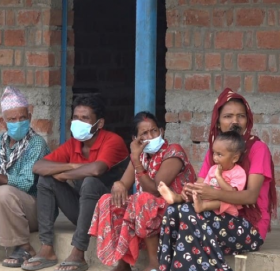 सुदूर पहाडी जिल्लाका मुक्त हलियाले उपचार नपाउँदा घरमै सिकिस्त