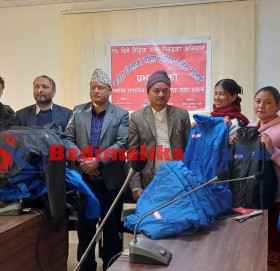 प्रभु बैंक बाजुराद्धारा महिला सुरक्षित आवास गृहलाई न्यानो कपडा सहयोग