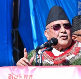 देउवाको गृहजिल्ला पुगेर ओलीले भने- कांग्रेस प्रचण्डपथको भरिया बनेको छ