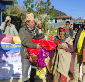 बाजुराका भुकम्पबाट पिडीत १ सय ५६ परिवारलाइ राहत वितरण