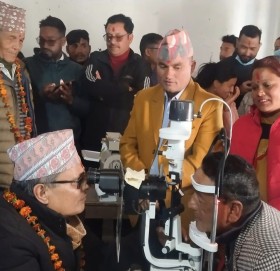 कोल्टी प्राथमिक स्वास्थ्य केन्द्रमा आँखा उपचार केन्द्र सुरु