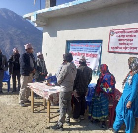 बाजुराकाे स्वामिकार्तिकका भूमिहीनलाई निस्सा वितरण