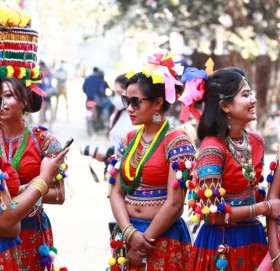 थारु समुदाय धुमधामसँग माघी बनाउँदै