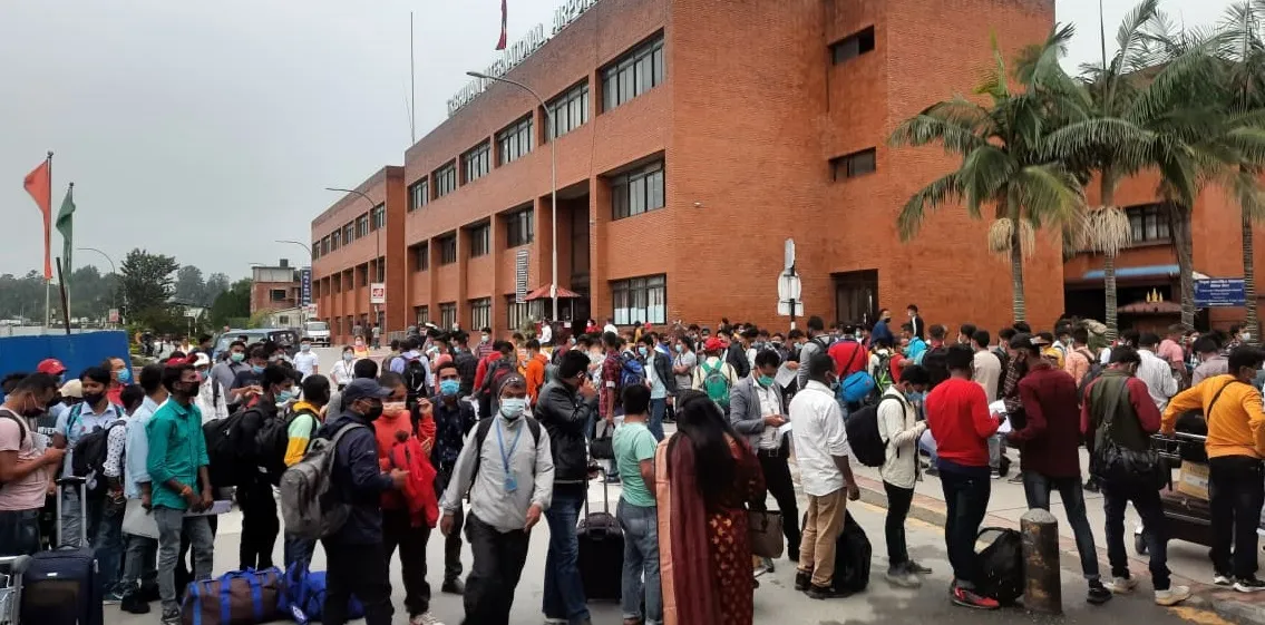 एकवर्षमा १६ लाख नेपाली विदेशिए, धेरैको गन्तव्य यूएई, १७ सय बढी रुस पुगे