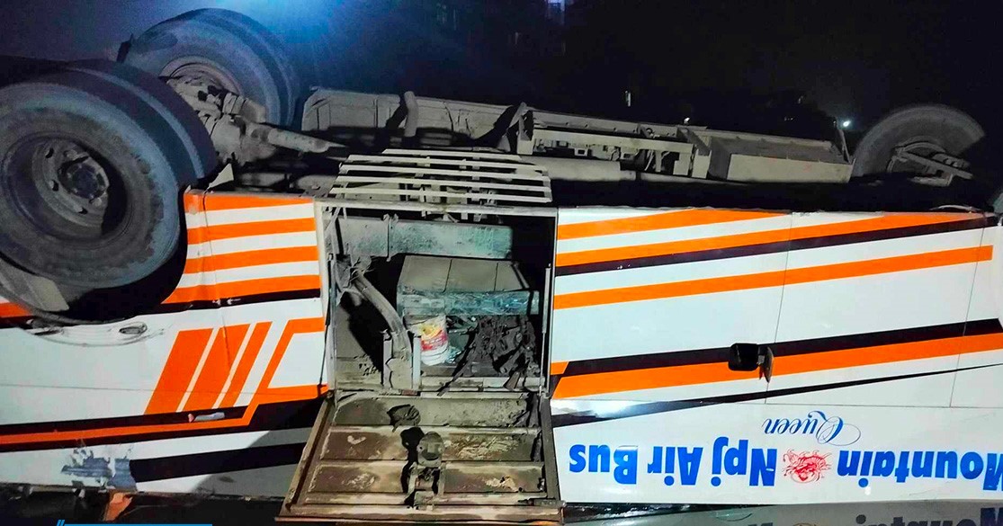 दाङमा बस दुर्घटना : १२ जनाको मृत्यु, २३ घाइते