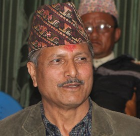प्रचण्डका मुख्य सल्लाहकार गजुरेलको राजीनामा स्वीकृत