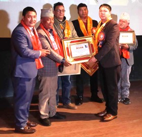 पत्रकार बजगाईलाई ठुलेको सम्मान