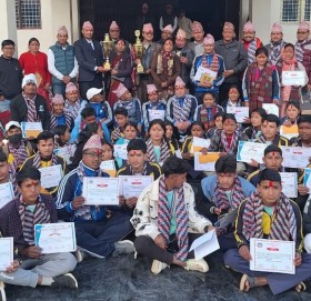 खप्तड छेडेदहद्वारा राष्ट्रपति रनिङ शिल्डका पदक विजेतालाई सम्मान