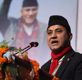 गाह्रो भएको भए प्रधानमन्त्रीकै टिम बनाऔं, हामी बाहिर बस्छौं : विश्वप्रकाश शर्मा