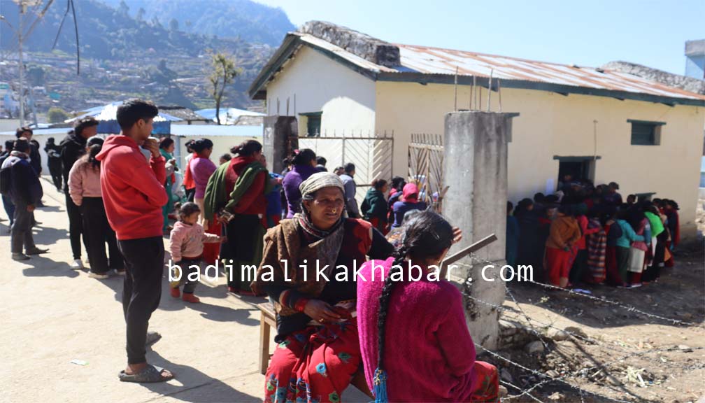 मार्तडीमा चामल किन्नेको भिड, कोल्टीमा अझै पुगेन्