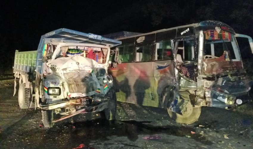 काठमाडौंबाट बाजुरा आउँदै गरेको बस दुर्घटना, १७ जना घाइते (नामसहित)