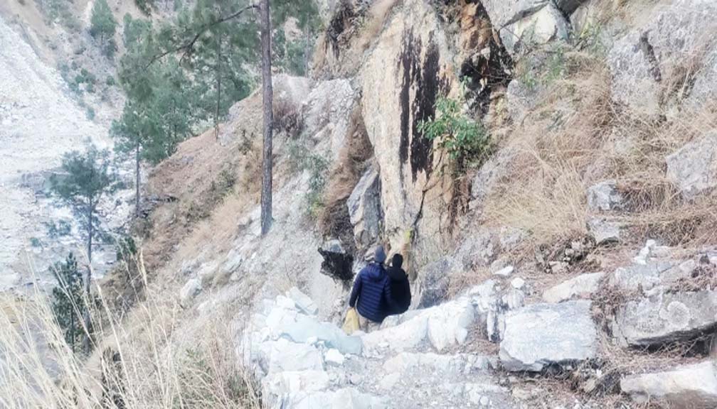 ठेकेदारको लापारबाहीले बिच्छ्याको गोलीगौँडा सडक ५ बर्षदेखी अलपत्र