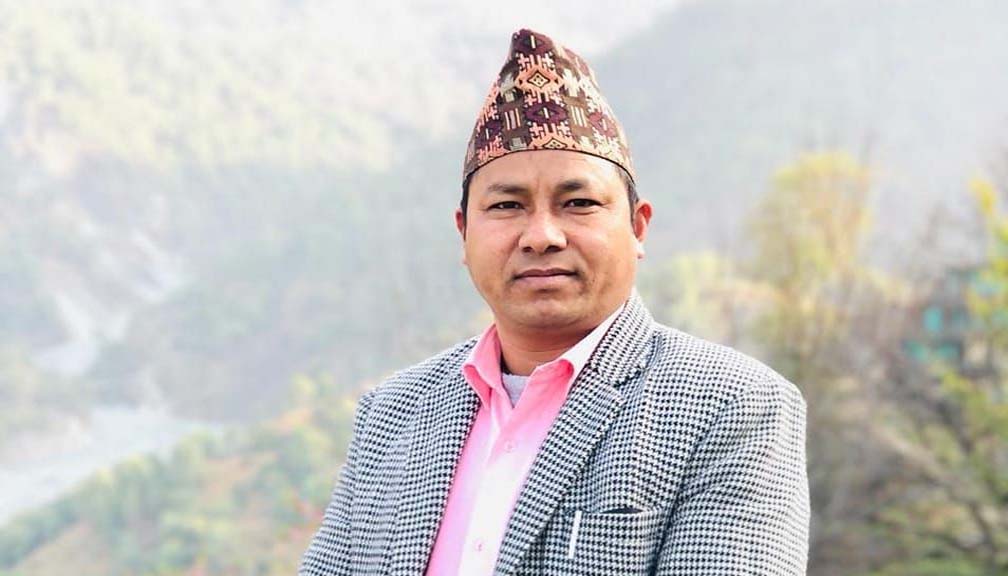 जन्मदिनकाे अवसरमा खड्काले विरामीलाई सहयोग गरेर मनाए