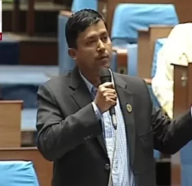 सरकार भाग्यो, प्रधानमन्त्रीलाई नत्थी लगाएर संसदमा ल्याउनुपर्ने अवस्था नहोस् :  एमाले