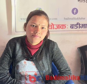 आर्थिक नहुँदा मनिषाले विद्यालयको शुल्क तिर्न सकिनन्